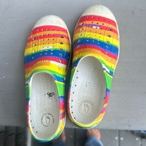 Native rainbow stripe size 13
